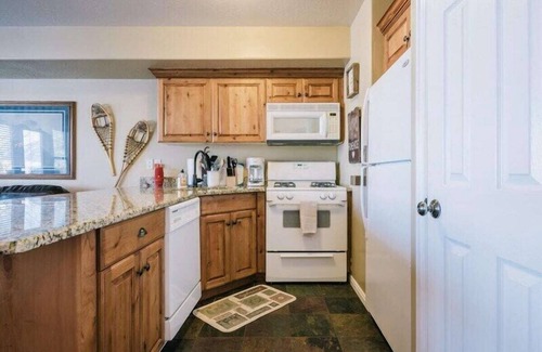 Eden Condo | Basin Lakeside Getaway MH702| Pool |Gym |Game Room