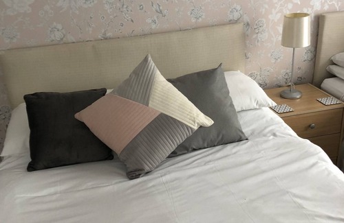 Basingstoke Bed & Breakfast | Basingstoke En Suite Room in Garden Annex