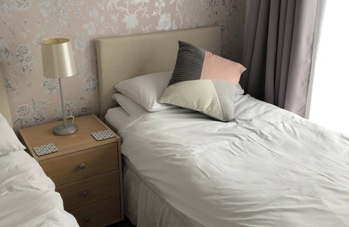 Basingstoke Bed & Breakfast | Basingstoke En Suite Room in Garden Annex