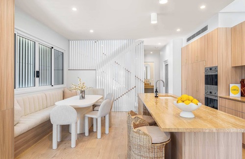 Burleigh Waters Villa | Bask at Burleigh Summ