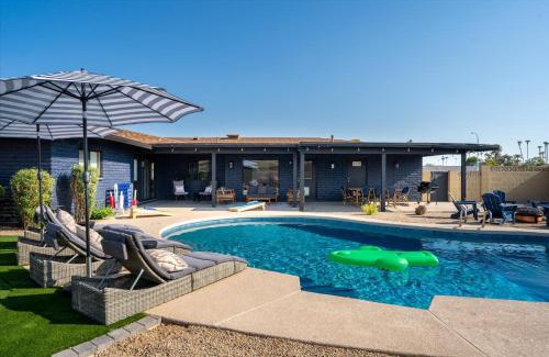 Glendale House | Basketball Court Heated Pool Mini Golf & More