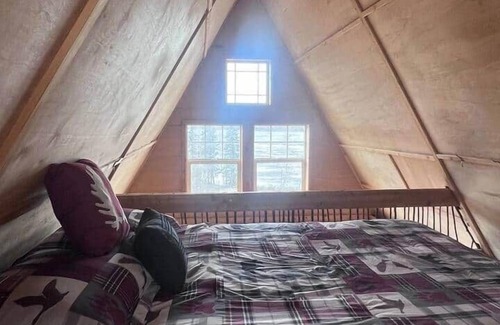 Houston Other | Bass Farm: Lake View LOFT Cabin off grid/Solar