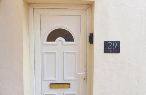 Sittingbourne Apartment | Bassett Flat with 2 Bedrooms and Superfast Wi-Fi
