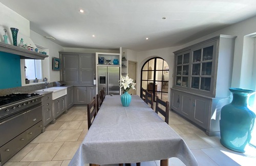 Nord House | Bastide 450 m2 air-conditioned 5min walk to historic center heated pool