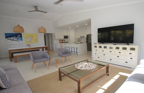Horseshoe Bay House | Bather's Pavilion Holiday House