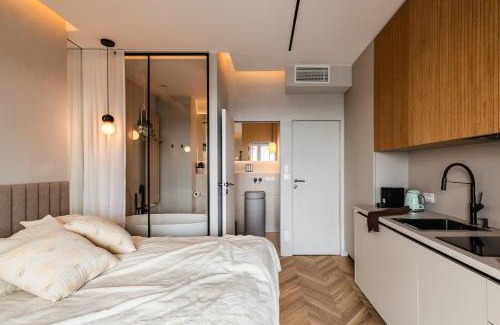 gmina Parzeczew Apartment | Bathtub and View 21st Floor The WAW Sawa