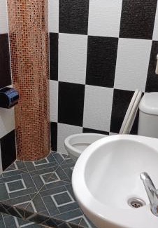 Bang Tao House | Batikseafood Airport & Room