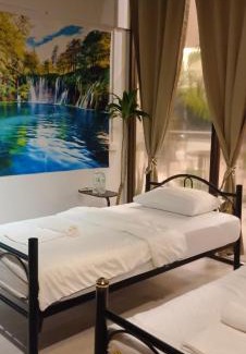 Bang Tao House | Batikseafood Airport & Room