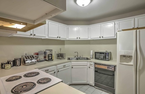 Westminster House | Baton Rouge Townhome w/Pool Access - 7 Mi to LSU!