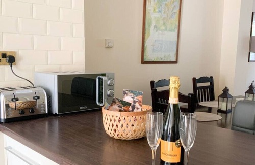 St. Mary's Park Apartment | Battersea Wharf is a stunning 3 bedroom townhouse in the heart of Battersea