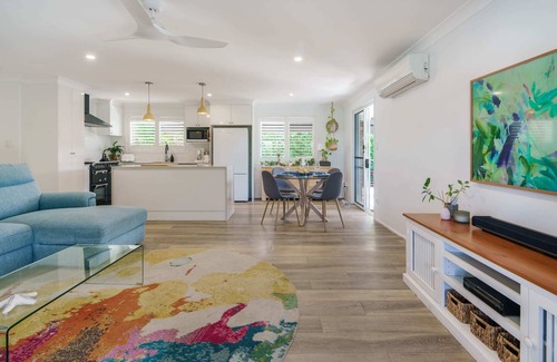 Battery Hill House | Battery Hill Pet-Friendly Poolside Paradise