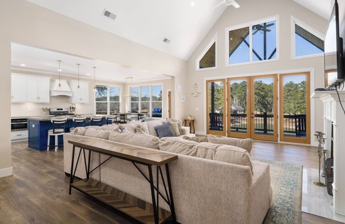 Jasper House | Battle Branch Retreat - Luxurious Lake Side Escape