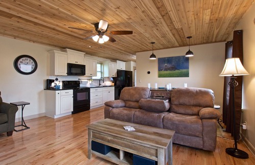 Graysville House | BattleVista Smart Home - Hot Tub- Fire Pit