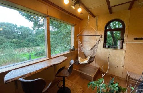 Borstel Bed & Breakfast | Baumhaus Beletage