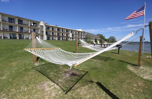 St Ignace Hotel | Bavarian Haus Lakefront Inn