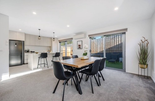 Blackmans Bay Villa | "Bay Abode" New Unit 2 Bed 2 Bath. 15 min to CBD