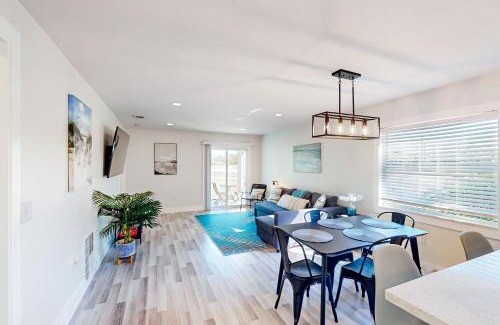 Bay Acres House | Bay Acres Bungalow