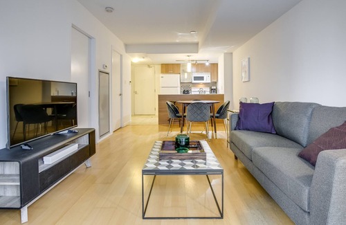Bay Cloverhill Apartment | Bay and College - 1 Bedroom Suite