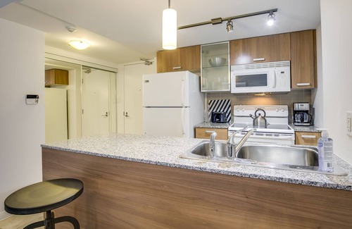 Bay Cloverhill Apartment | Bay and College - 1 Bedroom Suite