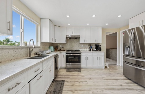 Hercules House | Bay Area Haven: 3BR with Spacious Living Room & Scenic Views