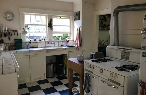 Berkeley House | Bay Area Treasure! Quiet, large home near dining, shop; 30 min to San Francisco