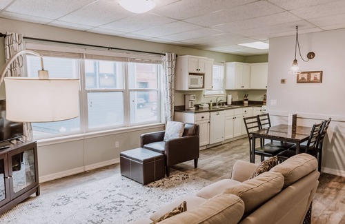 Old Town Eureka Apartment | Bay Breeze across from Waterfront