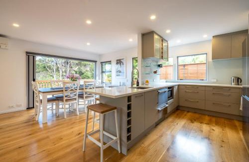 Ostend House | Bay Breeze Retreat