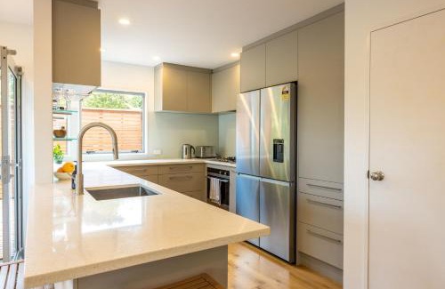 Ostend House | Bay Breeze Retreat