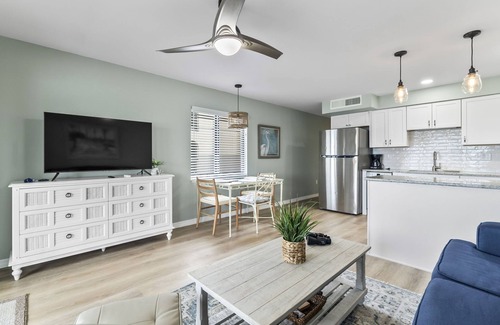 Englewood Condo | Bay Breeze - Waterfront - Walk to beach and restaurants - Dock your boat