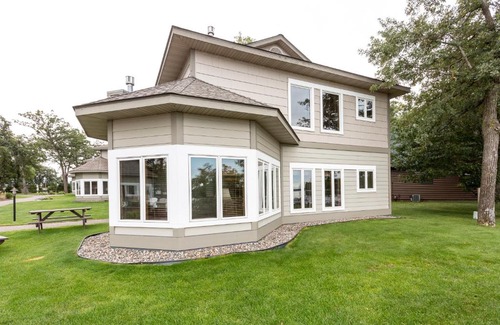 Nisswa Apartment | Bay Colony Unit 763- Lower