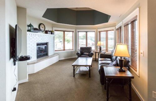 Nisswa Apartment | Bay Colony Unit 763- Lower
