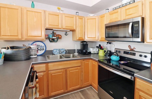 Chincoteague House | Bay Daze - Waterfront townhome w private boat dock!