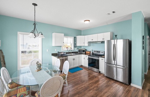 Fort Morgan House | Bay Front Cottage, relax and fish!
