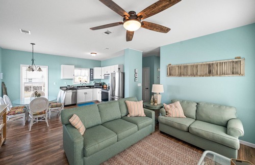 Fort Morgan House | Bay Front Cottage, relax and fish!