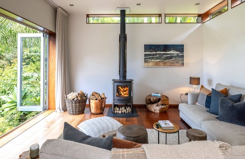 Ostend House | Bay Hideaway - Stay Waiheke