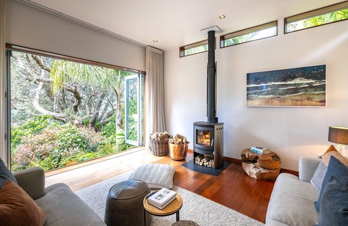 Ostend House | Bay Hideaway - Stay Waiheke