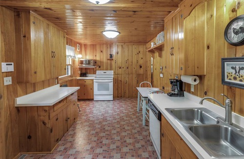 Deerwood House | Bay Lake Cabin by Historic Ruttger's Resort