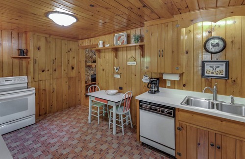 Deerwood House | Bay Lake Cabin by Historic Ruttger's Resort