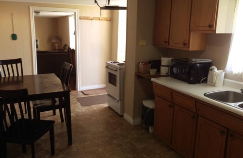 Timiskaming District Hotel | Bay Lake Inn (Frontiersman Motel)