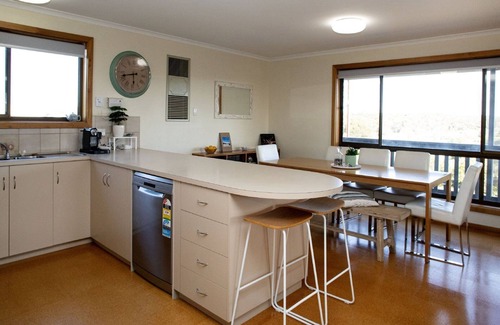 Lake Wangary House | Bay Life - Relax, Unwind and Experience Coffin Bay Life at its Best!