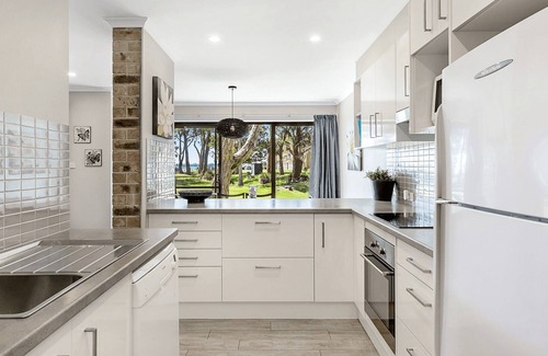 Nelson Bay Apartment | Bay Parklands, 19 2 Gowrie Avenue - ground floor unit with water views & Wifi