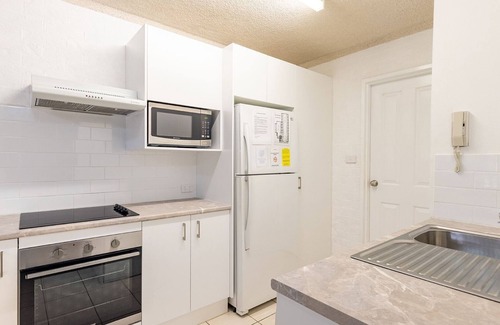 Nelson Bay Apartment | Bay Parklands, 23/2 Gowrie Avenue - Little Beach, air con, Pool & tennis court