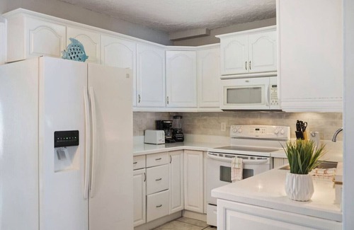 South Pinellas Community Council House | Bay Pines Hideaway 4 BD|3 BA with Pool