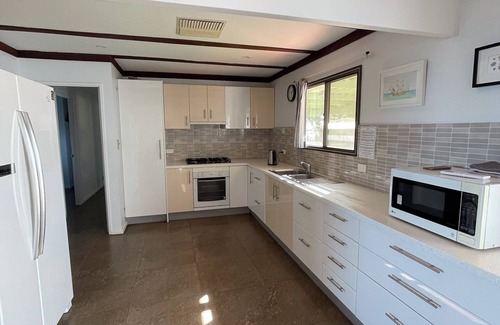 Denham House | "Bay Reflections" Magic Retreat with Absolutely Panoramic Views over Shark Bay.