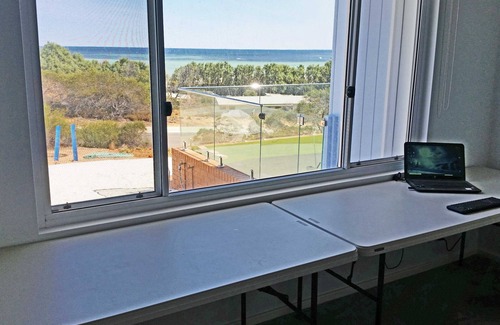 Denham House | "Bay Reflections" Magic Retreat with Absolutely Panoramic Views over Shark Bay.
