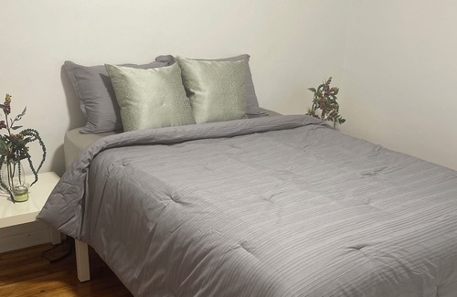 Brightwaters House | Bay Shore Close to all!! LIRR, Fire Island Ferry & Restaurants in walking