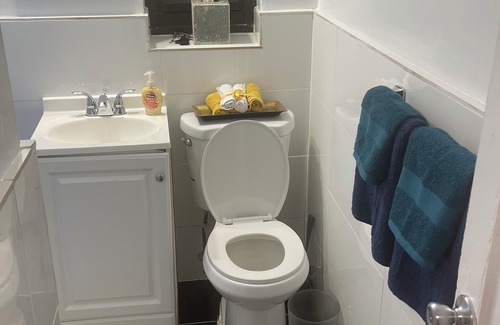 Brightwaters House | Bay Shore Close to all!! LIRR, Fire Island Ferry & Restaurants in walking