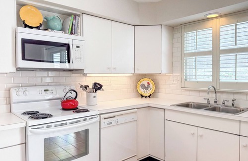 Harbor Springs Condo | Bay Springs #5 – Peaceful, Updated Townhouse - Walk to Downtown & Beaches