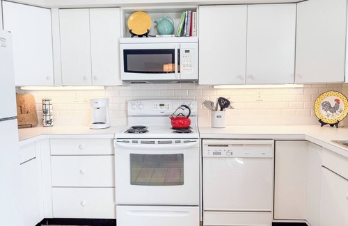 Harbor Springs Condo | Bay Springs #5 – Peaceful, Updated Townhouse - Walk to Downtown & Beaches