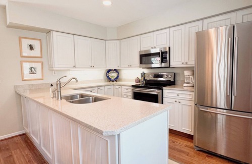 Harbor Springs House | Bay Springs #7 - Charming Harbor Springs Townhouse - Walk to downtown